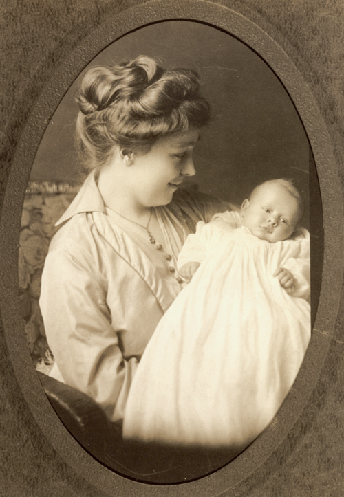 Ethel Miller Boyd holding her daughter, Barbara May